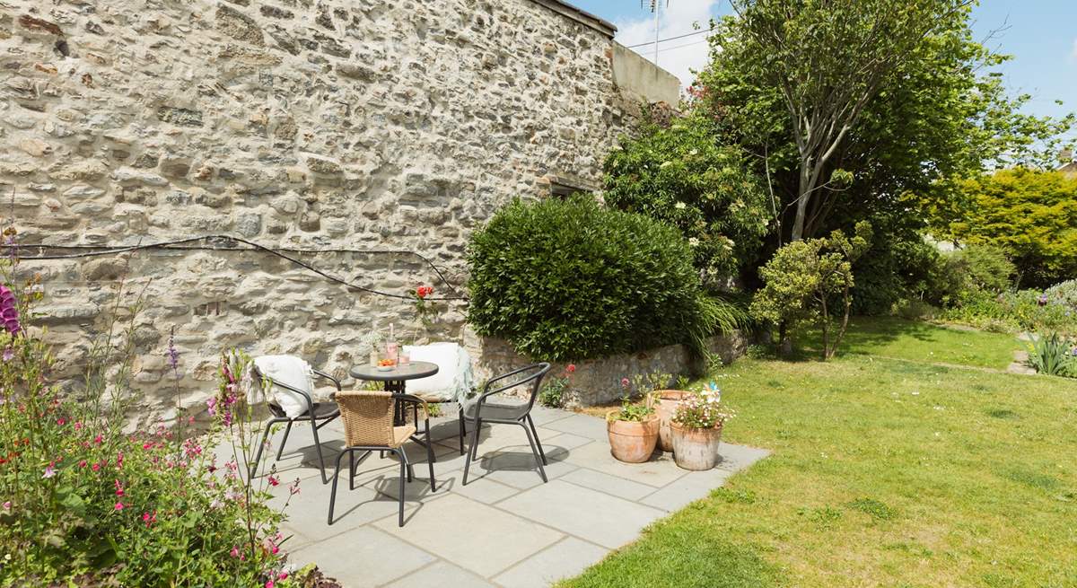 Throughout the garden are gorgeous little nooks to while away the hours...