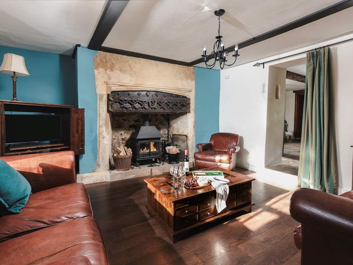 The Old Manor House, Sleeps 10 in Lyme Regis