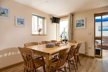 Enjoy a group meal while you are on holiday.