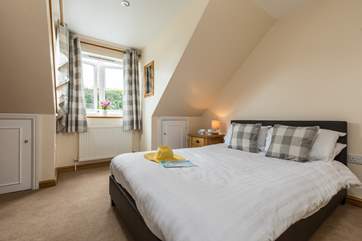 Enjoy waking up in crisp white sheets on your holiday (Bedroom 3).