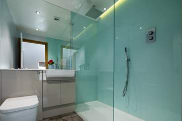 The lovely large shower-room on the top floor.