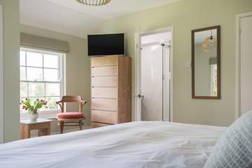 The Garden Bedroom has an en suite shower-room.