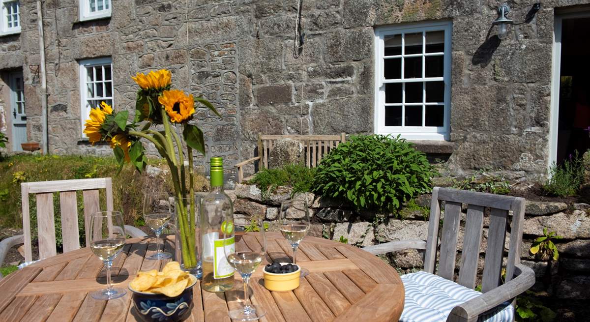 Al fresco dining on your front lawn.