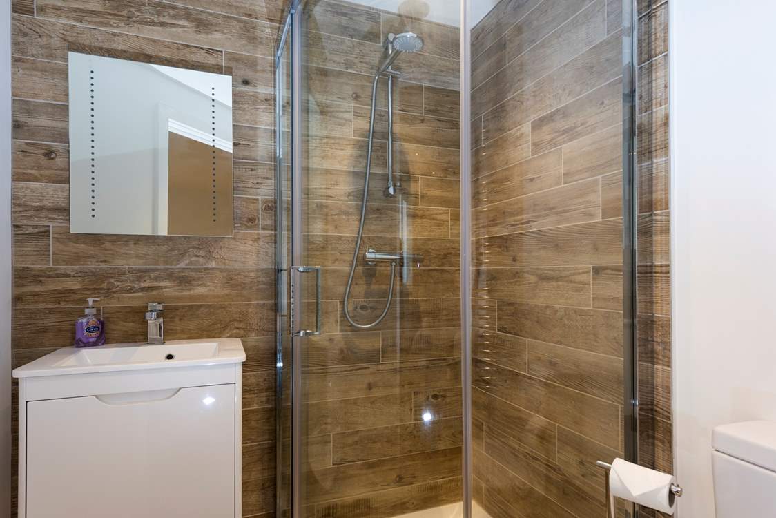The en suite shower-room.