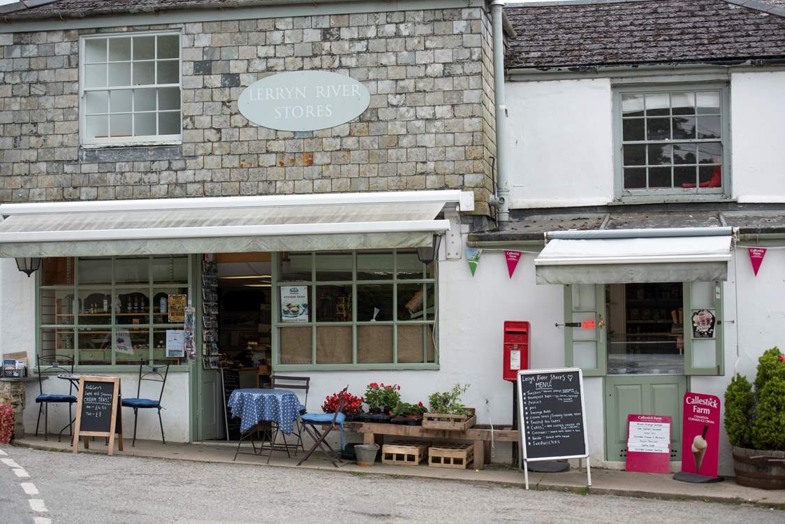 Just a short stroll will bring you into the village of Lerryn itself with a traditional village store selling delicious homemade cakes and a great selection of gins too!