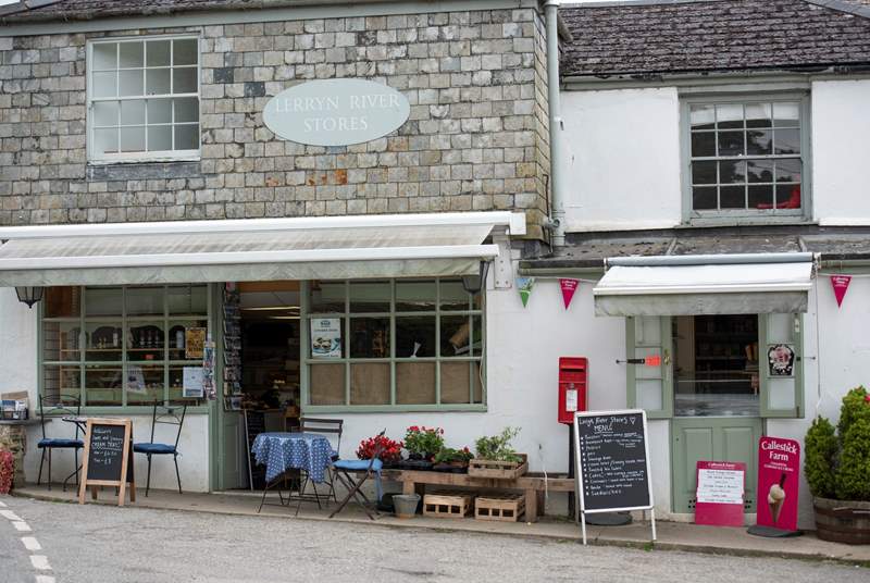 Just a short stroll will bring you into the village of Lerryn itself with a traditional village store selling delicious homemade cakes and a great selection of gins too! 