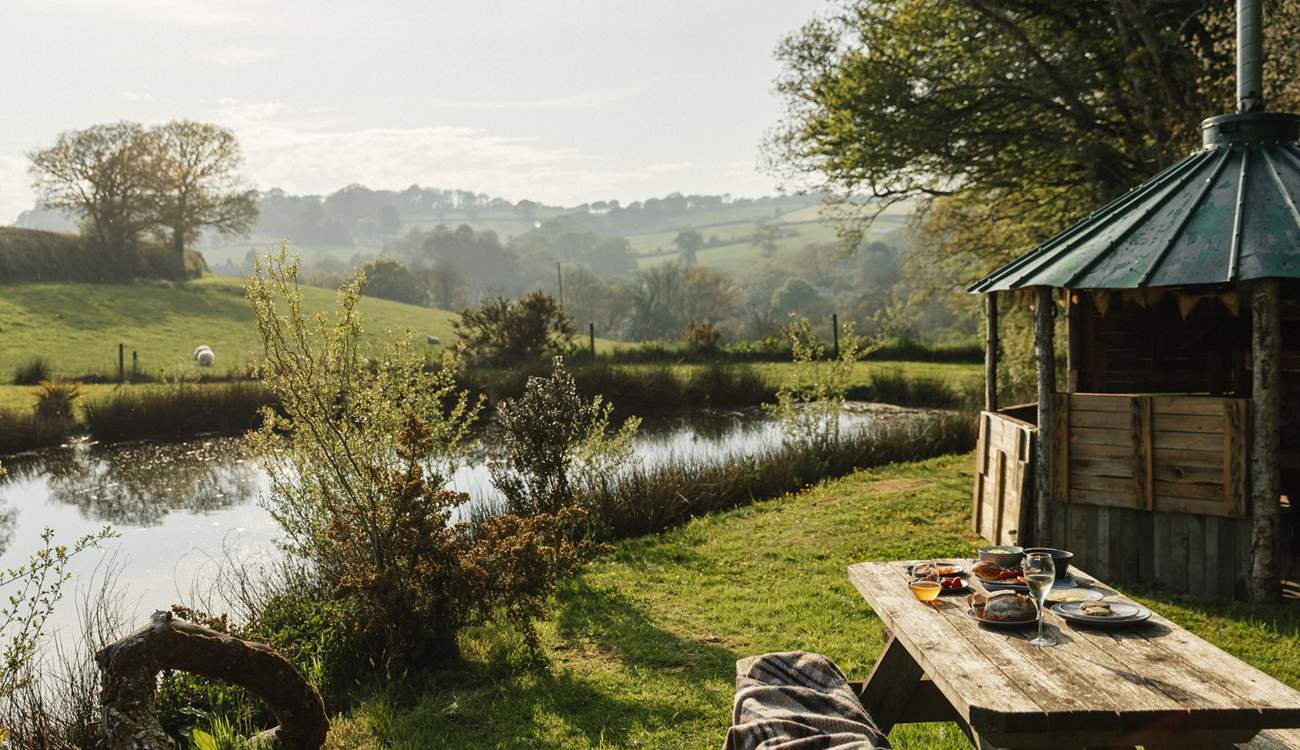 We love the rustic barbecue hut. Cook up a storm and enjoy dining lakeside. 