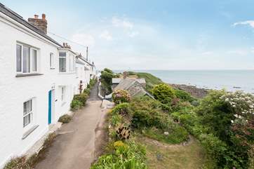 The path to the front of this lovely cottage leads you down to the pub, village shops, cafe and of course the beach in the bay.