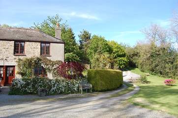 The long sweeping drive delivers you to the centre of this little piece of heaven at Ullacombe Cottage. What a fabulously peaceful and tranquil spot.