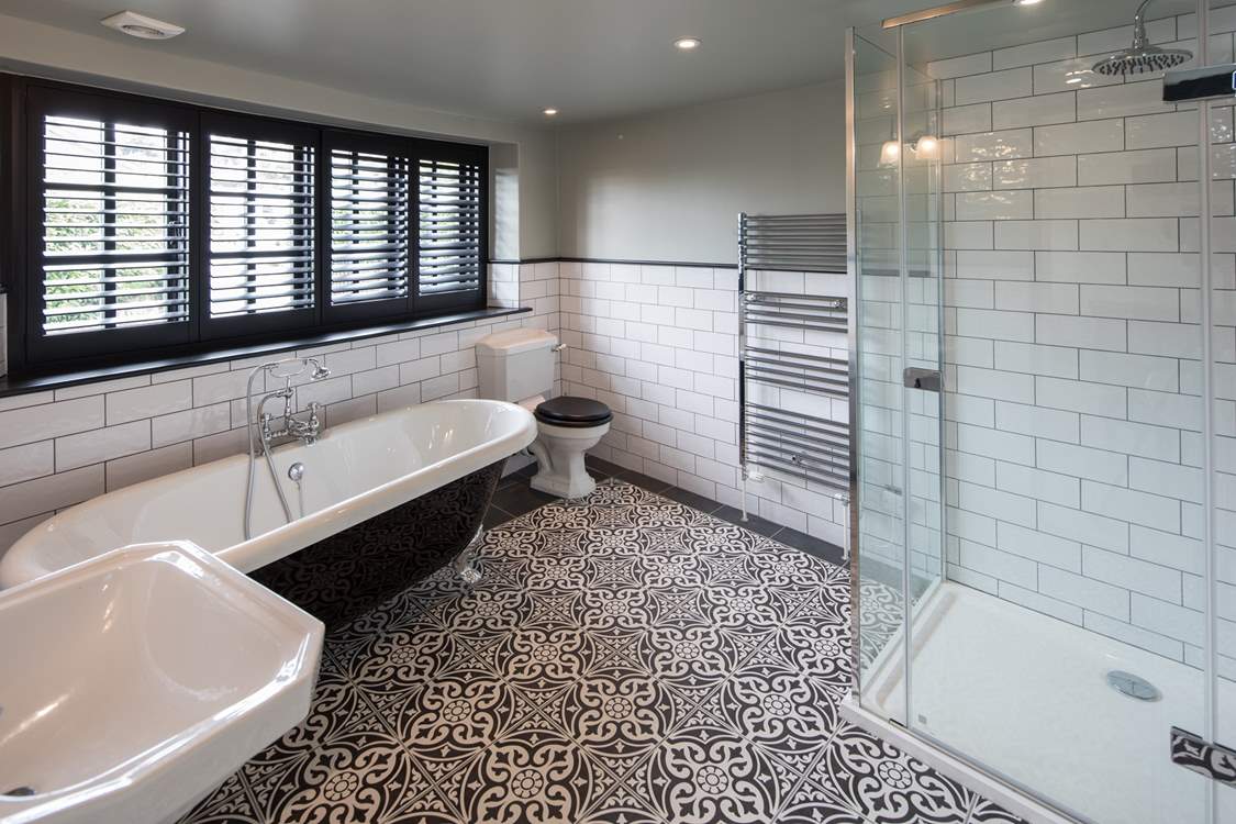 What a beautifully furnished en suite.