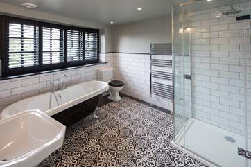 What a beautifully furnished en suite.