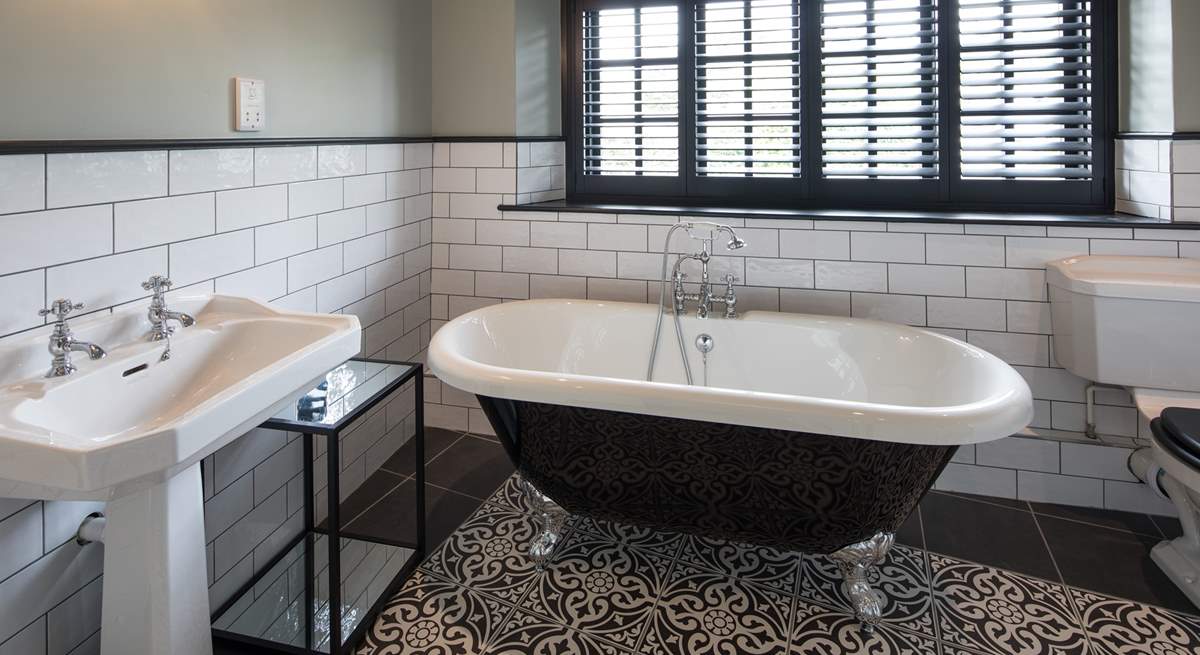 The en suite to the master bedroom comprises of a superb roll-top bath and luxury shower cubicle.