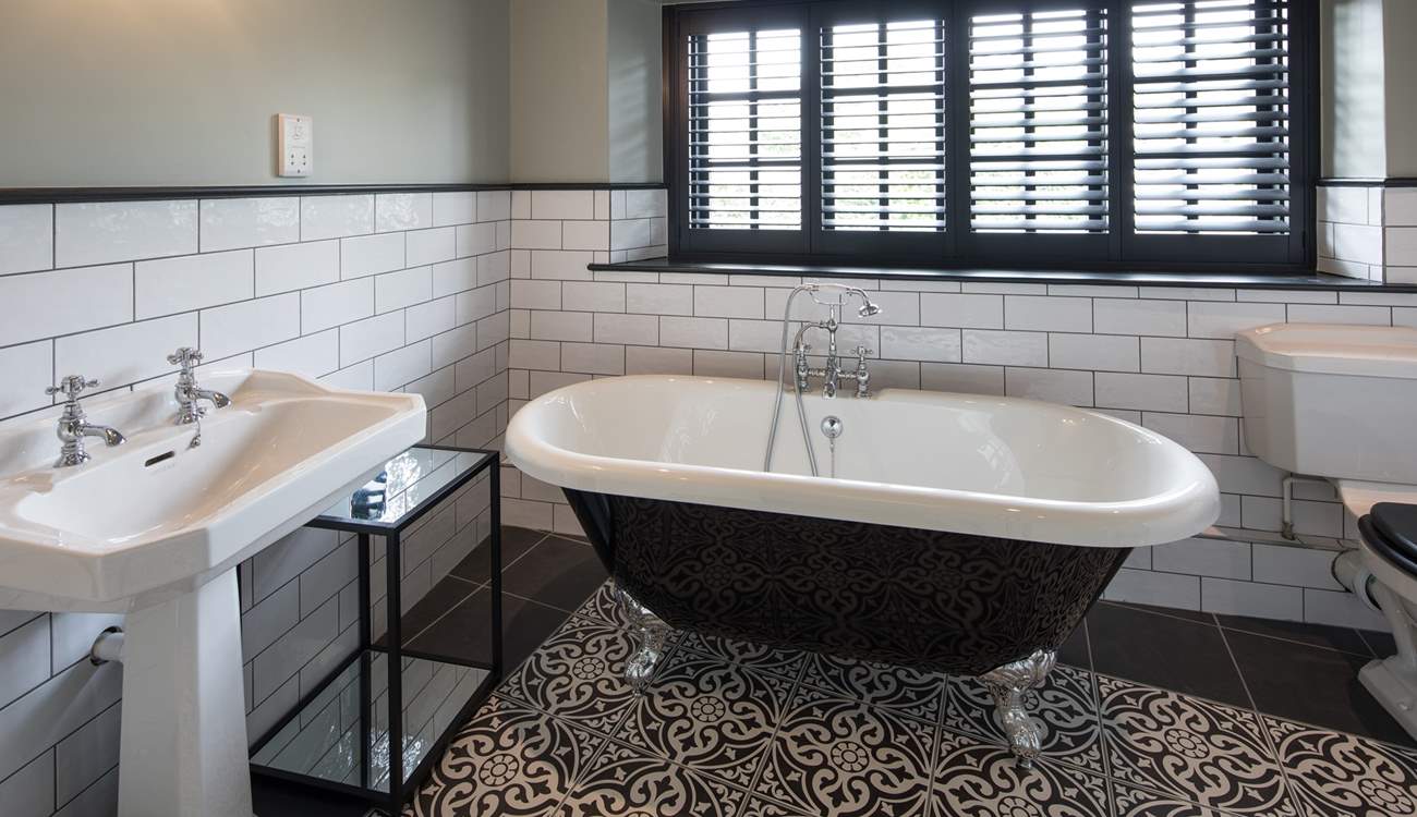 The en suite to the master bedroom comprises of a superb roll-top bath and luxury shower cubicle.