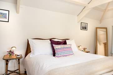 Crisp white linen adorn the gorgeous bed.