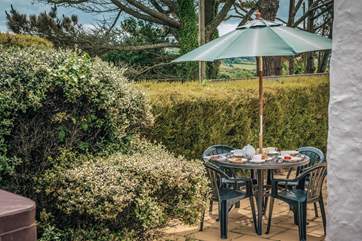 Farm Cottage is set in its own grounds, with the owners not too far away if you need them, and only two miles from the sandy beach at Porthtowan.