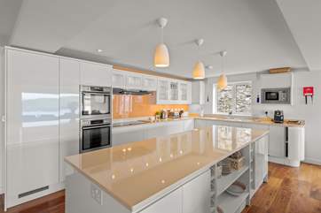 Whipping up a feast in this top of the range and fully equipped kitchen is a doddle.