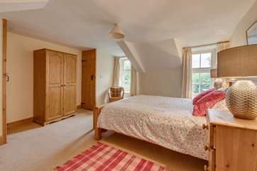 The master bedroom has an en suite WC and a separate little en suite shower too.
