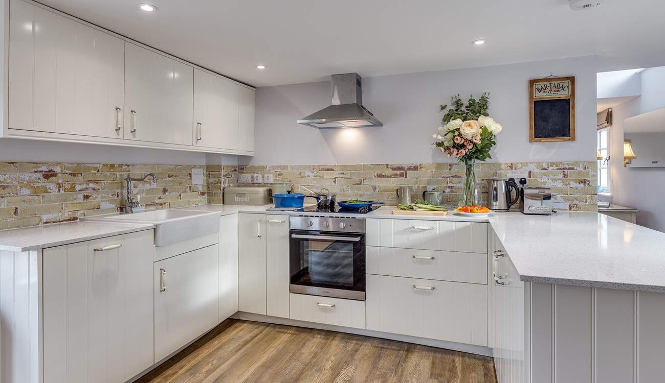 The kitchen is a delightful sociable space to cook in, with the farmhouse table in the other half of the room.