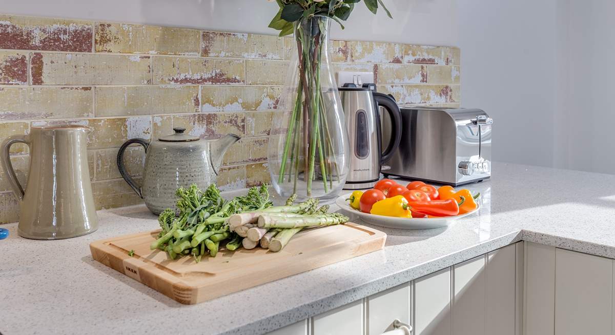 The sparkling worktop will inspire you to cook, but there is also a footpath through woodland directly to the friendly local pub.