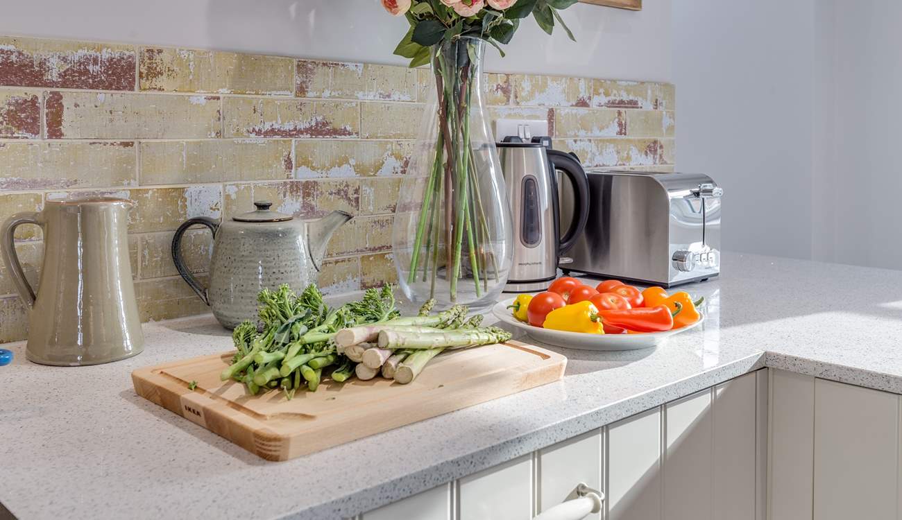 The sparkling worktop will inspire you to cook, but there is also a footpath through woodland directly to the friendly local pub.
