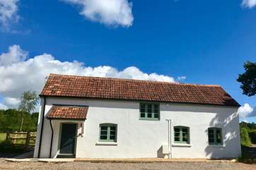 An outside view of this gorgeous cottage.
