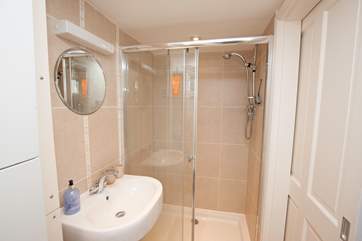 ... and with en suite shower-room