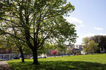 Northwood Park is just a few minuites walk away