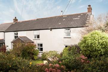 Stormleigh Cottage is located on the road, leading down into St Agnes.