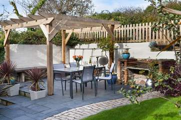 You are sure to enjoy al fresco dining at Stormleigh Cottage.