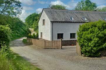 Fern Gully is such a pretty cottage, nestled down a private and quiet lane.