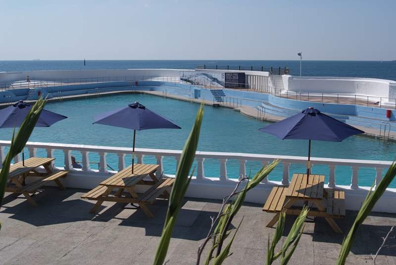 The outdoor Jubilee swimming pool in Penzance.