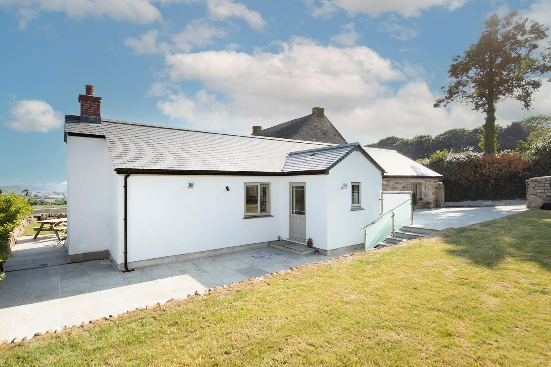 Charming Parlour Sky nestled in the countryside. Six steps lead down to the front door from the parking area of this lovely barn conversion.