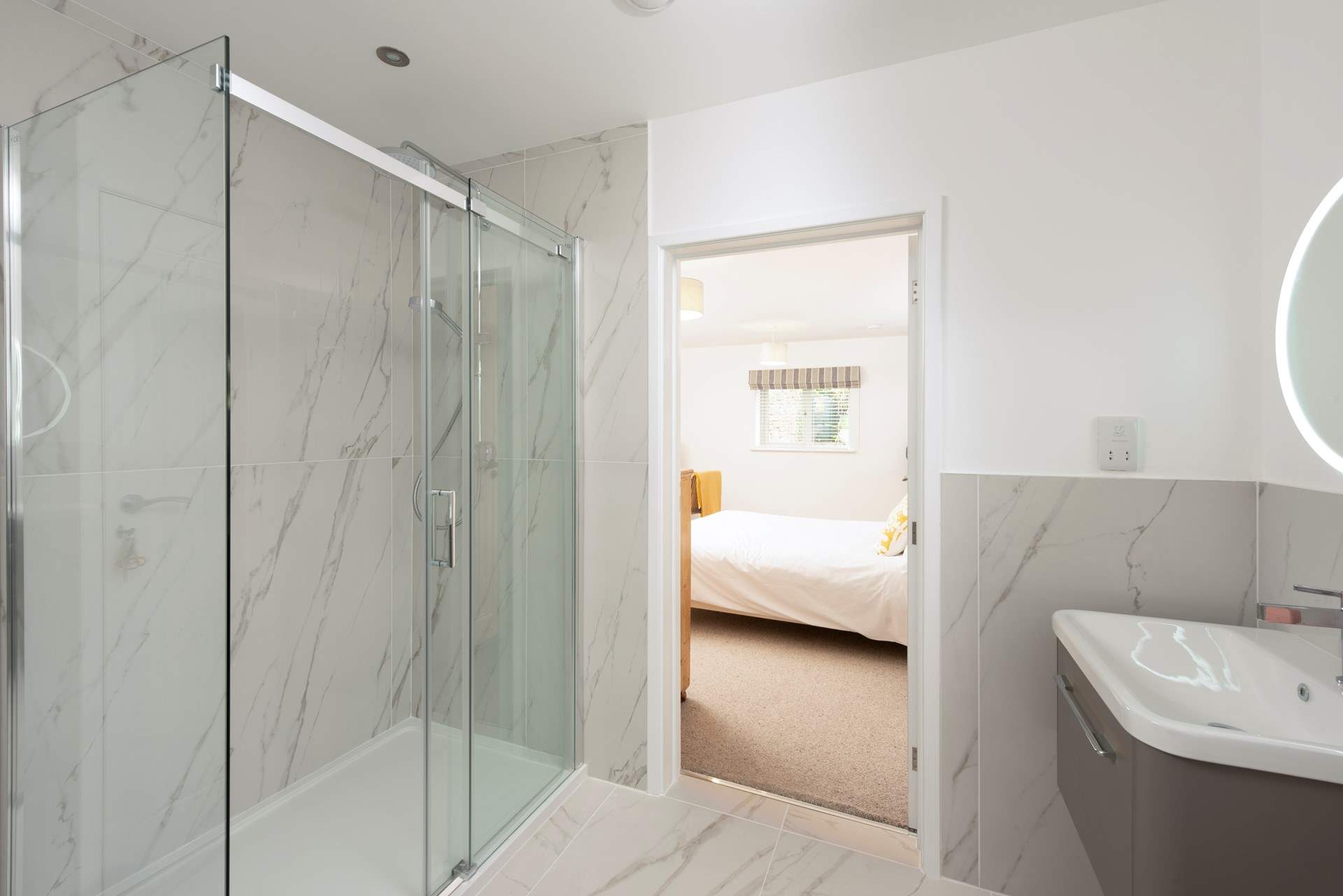 The beautiful en suite in bedroom 1 has stunning marble tiling.