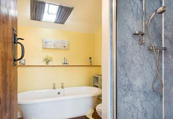 ... and there is also a separate shower cubicle.