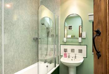 The en-suite bathroom.