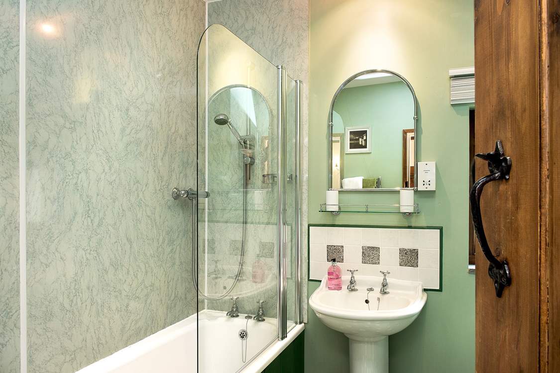The en-suite bathroom.