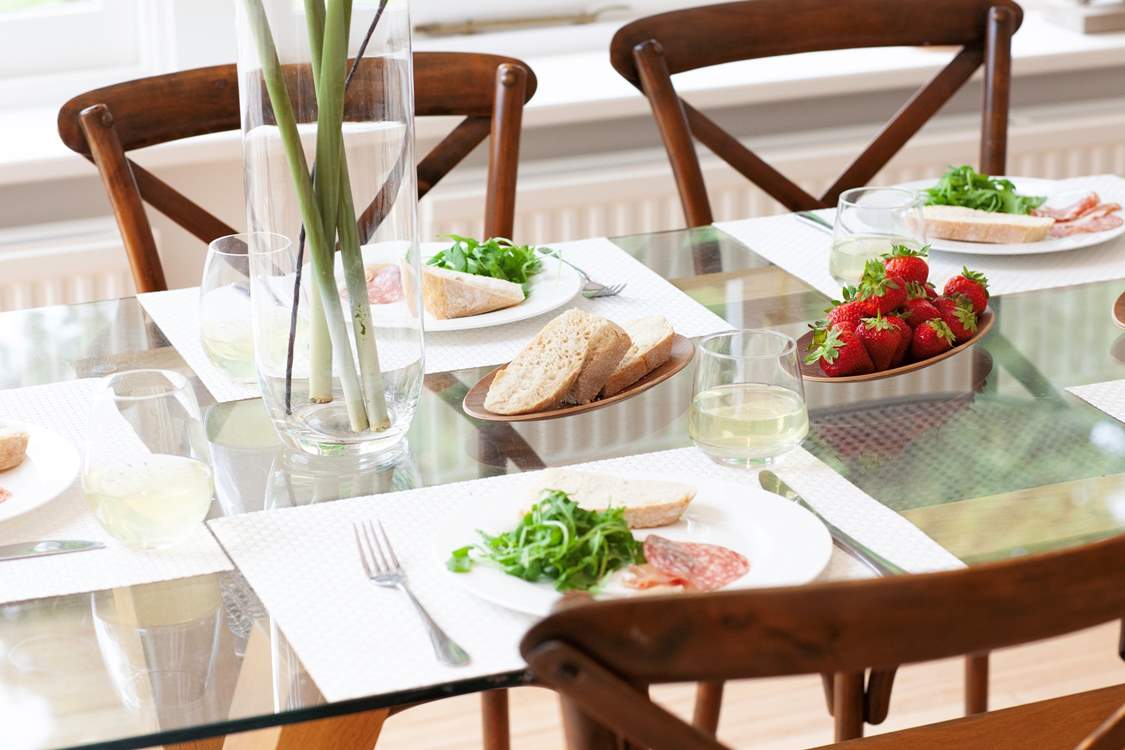 You can enjoy mealtimes while watching the children playing in the garden.