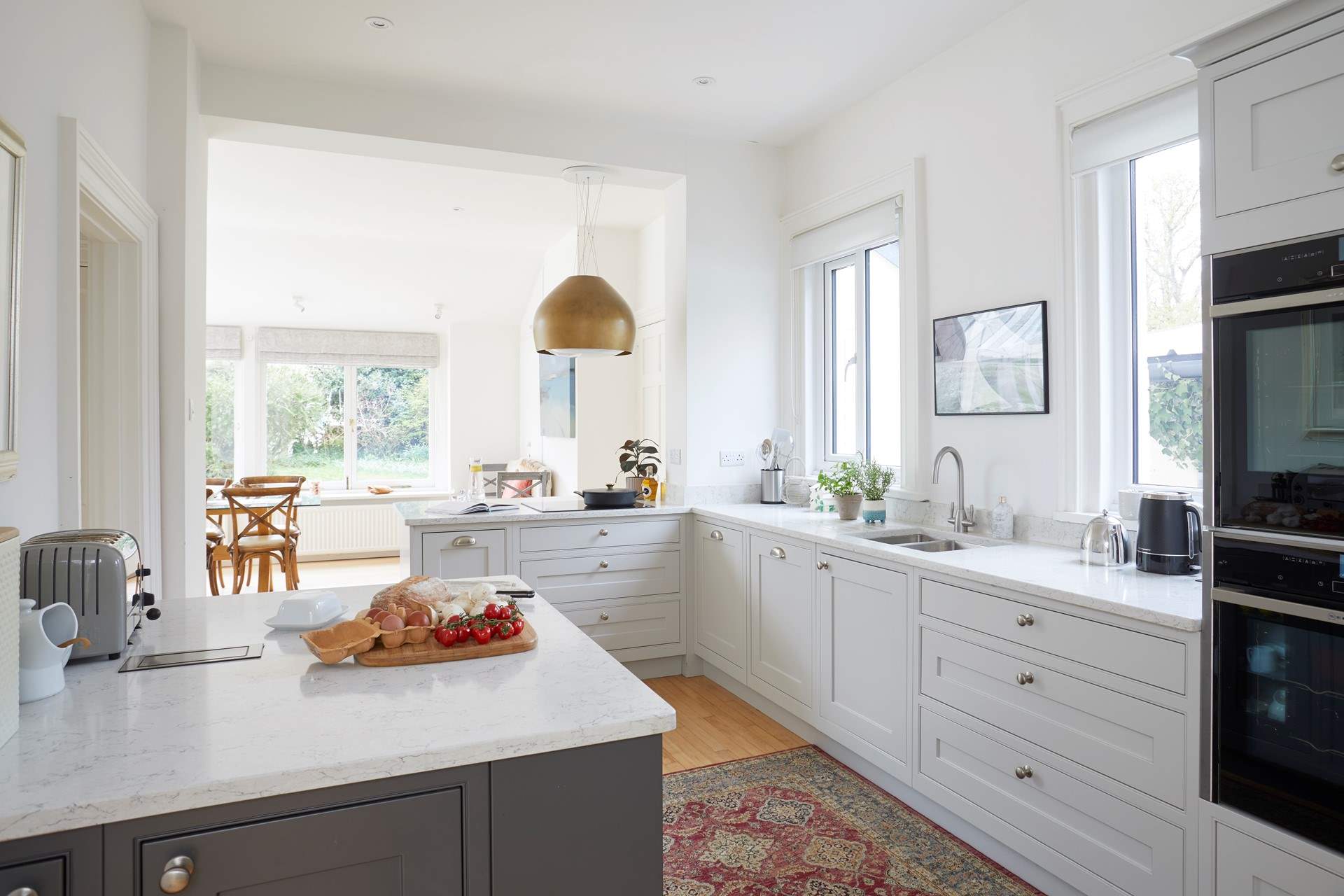 The well equipped kitchen has everything you need.