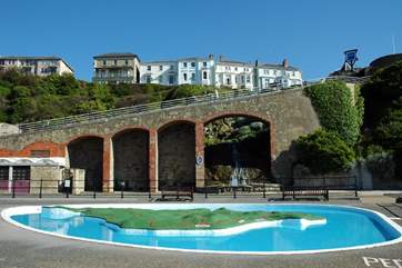 Let the kids enjoy hours of fun in the Island paddling pool