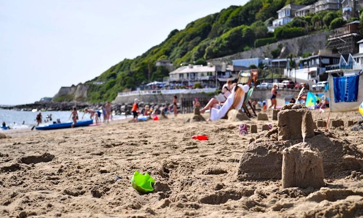 The Spyglass Inn overlooks the sea and specialises in locally caught seafood