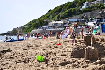 The Spyglass Inn overlooks the sea and specialises in locally caught seafood