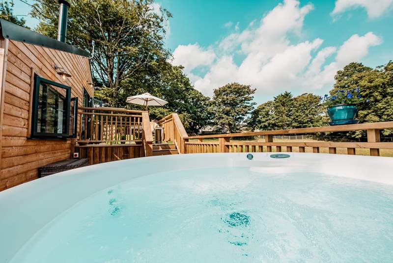 One of the best features at Barney's Cabin has to be the heavenly hot tub. 