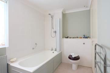Another view of the en suite bathroom.