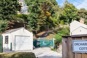 Orchard Leigh Cottage is located opposite the cycle path that takes you into Portreath, so bring your bikes.