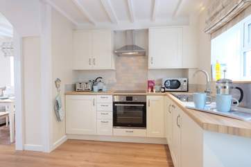 The well-equipped kitchen.