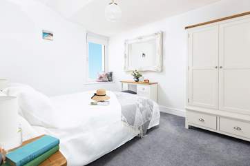 Just imagine climbing into the king size bed after a wonderful day exploring Cornwall.