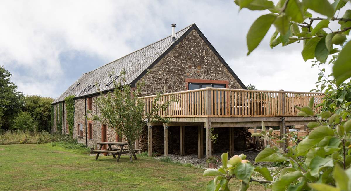 Forest View offers the grandest of raised decking areas. The rolling countryside and forest views are unrivalled. Complete with a garden perfect for your four-legged friends.