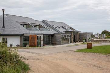 The fabulous Gara Rock is also only a short walk away. What a wonderful spot to enjoy a glass of something tasty and some fabulous views.