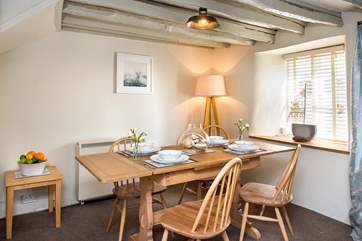 Enjoy family meals together whilst on holiday at Corner Cottage.