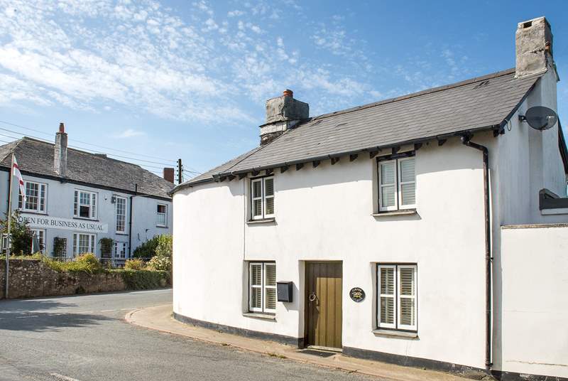 Welcome to Corner Cottage a great central location right opposite The Bullers Arms public house and in the middle of Village life. 